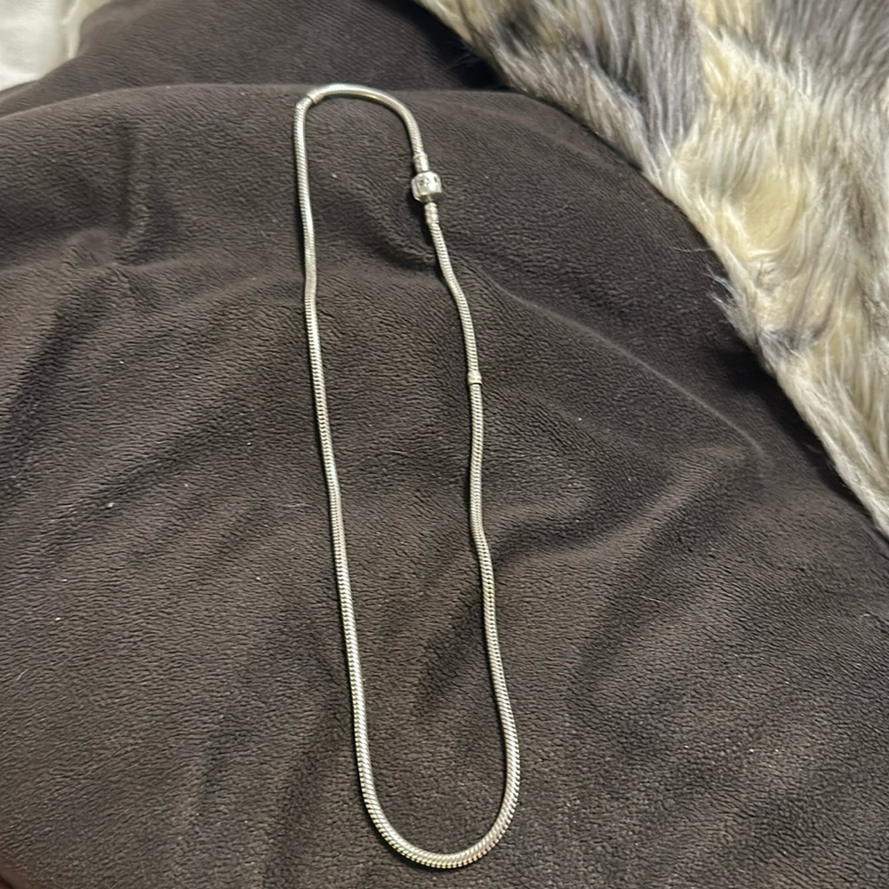 Pandora barrel clasp necklace RETIRED, brand new